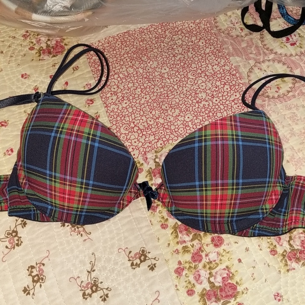 Gilly Hicks Sydney push up